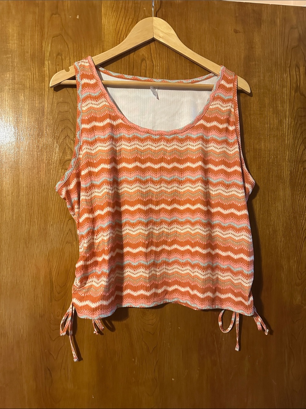 Arizona Jean Company Coral and Cream Chevron Tank Top